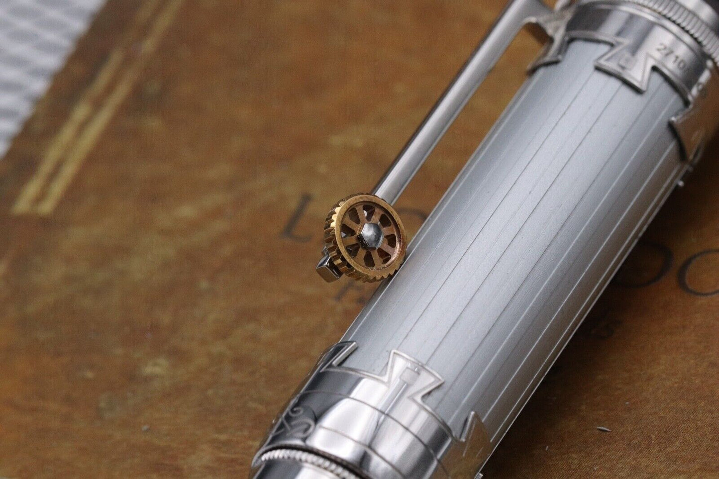Montblanc Great Characters Leonardo Da Vinci 3000 LE Rollerball Pen image 3
