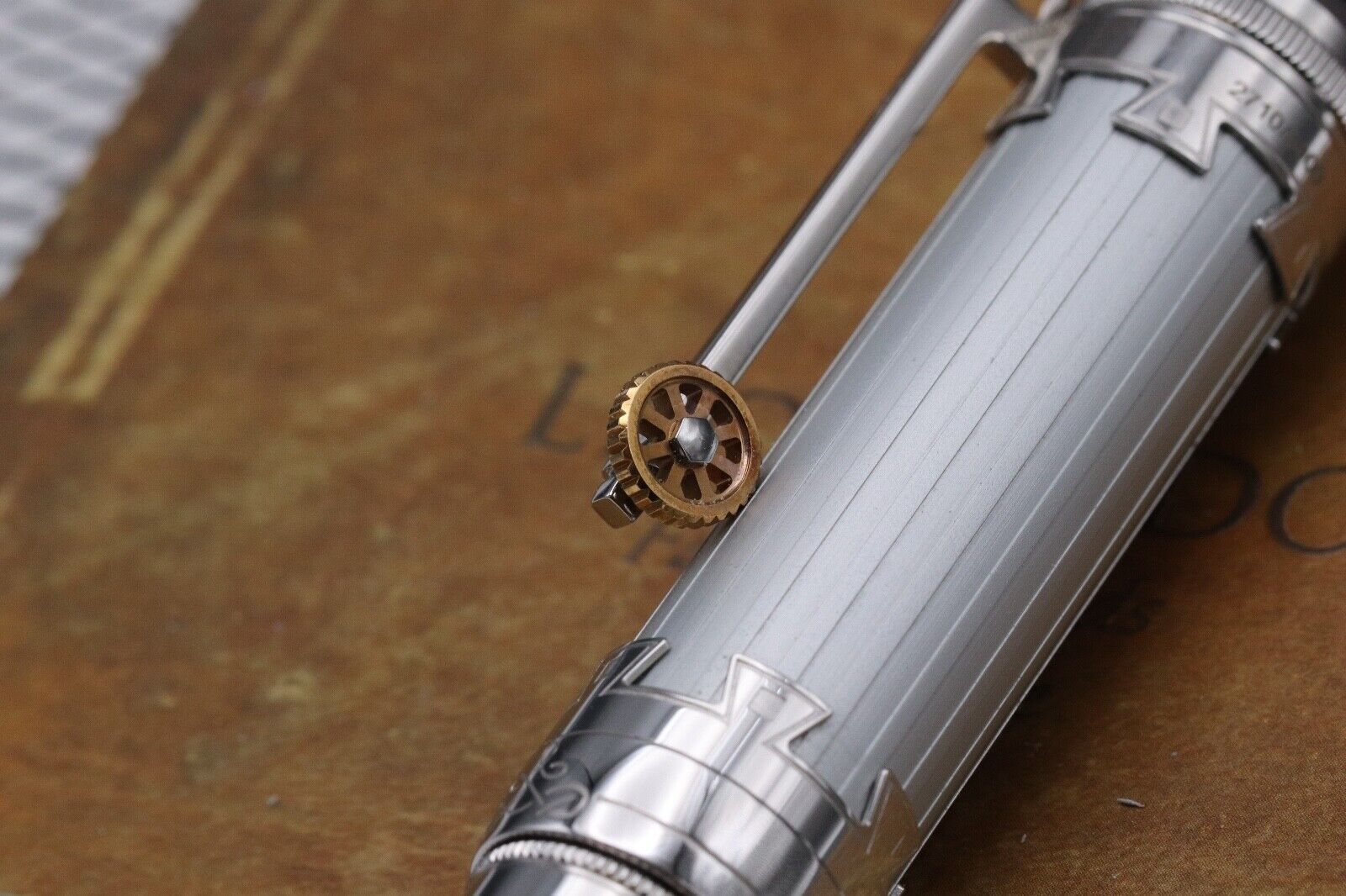 Montblanc Great Characters Leonardo Da Vinci 3000 LE Rollerball Pen image 3