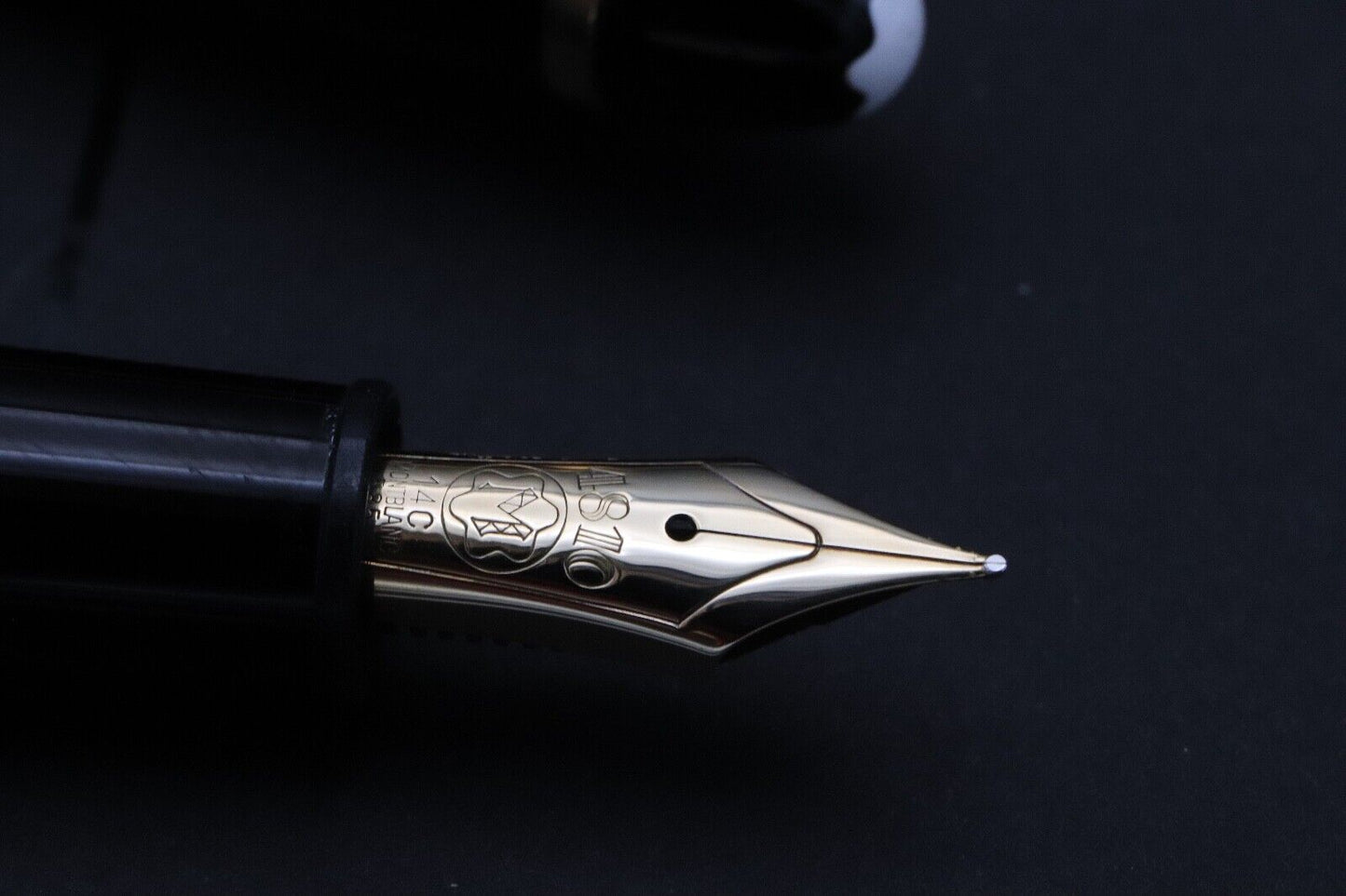 Montblanc Meisterstuck 146 LeGrand Gold Coated Fountain Pen - 14c Monotone Nib image 2
