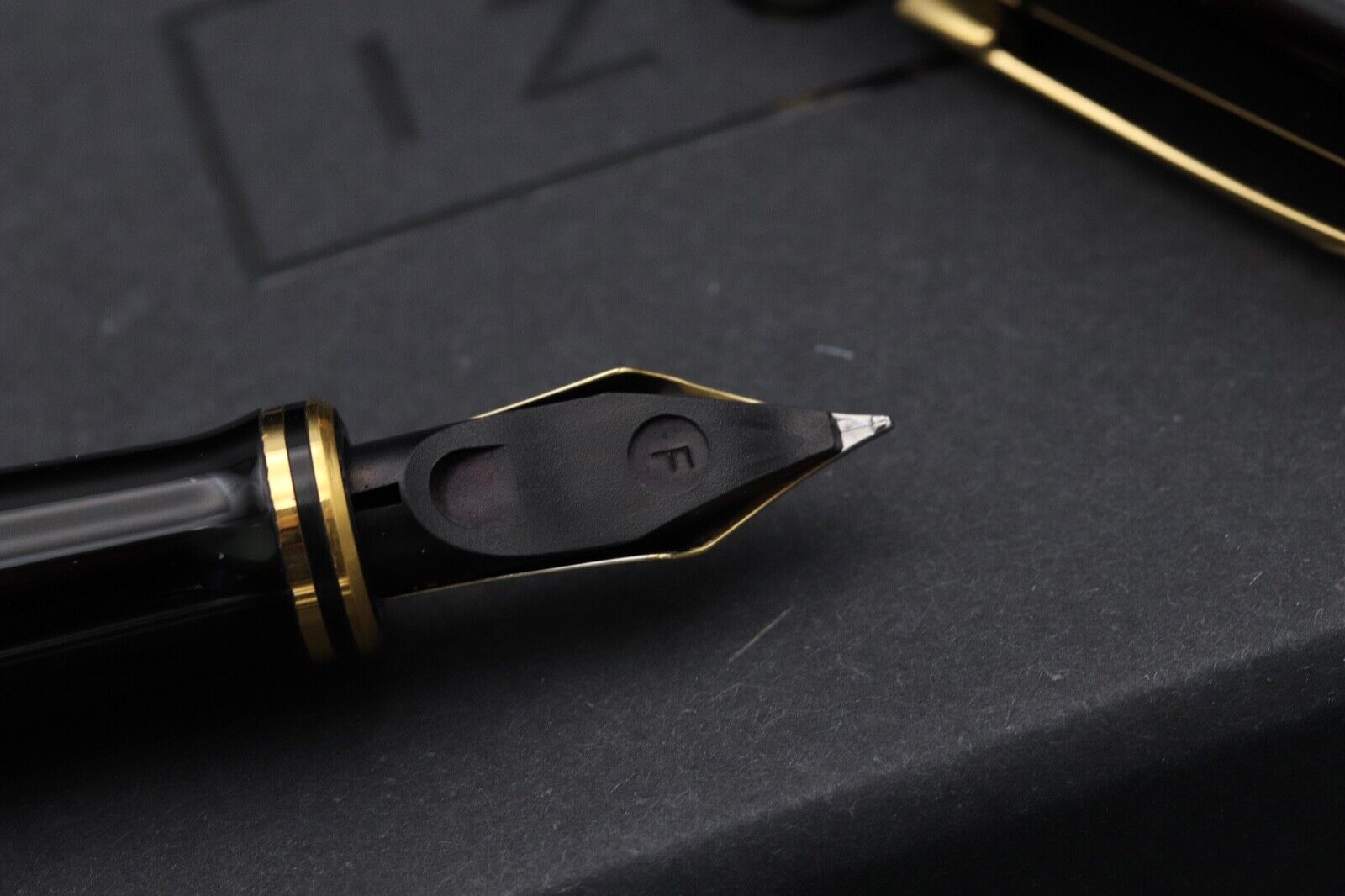 Parker Duofold Centennial Black Gold Trim Fountain Pen - MK1 1988 image 3
