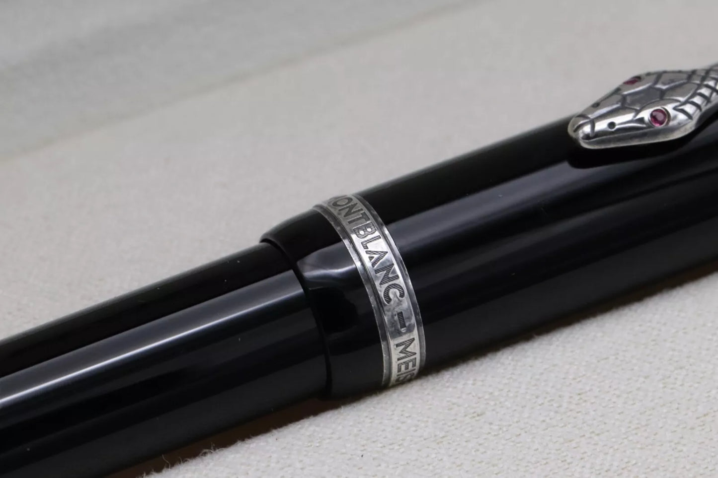 Montblanc Writers Edition Agatha Christie Fountain Pen - Fine Nib image 3