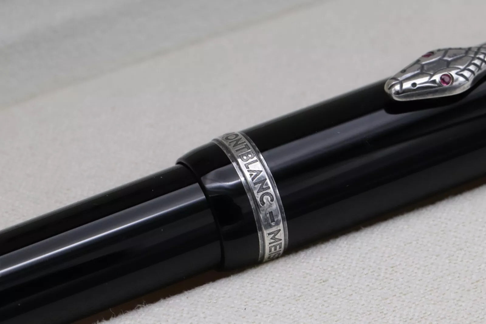 Montblanc Writers Edition Agatha Christie Fountain Pen - Fine Nib image 3