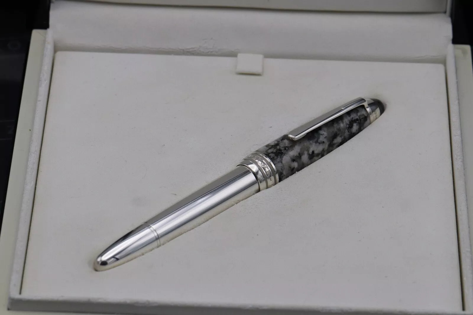 Montblanc Meisterstuck LeGrand Soulmakers Granite LE Fountain Pen - NEVER INKED image 11