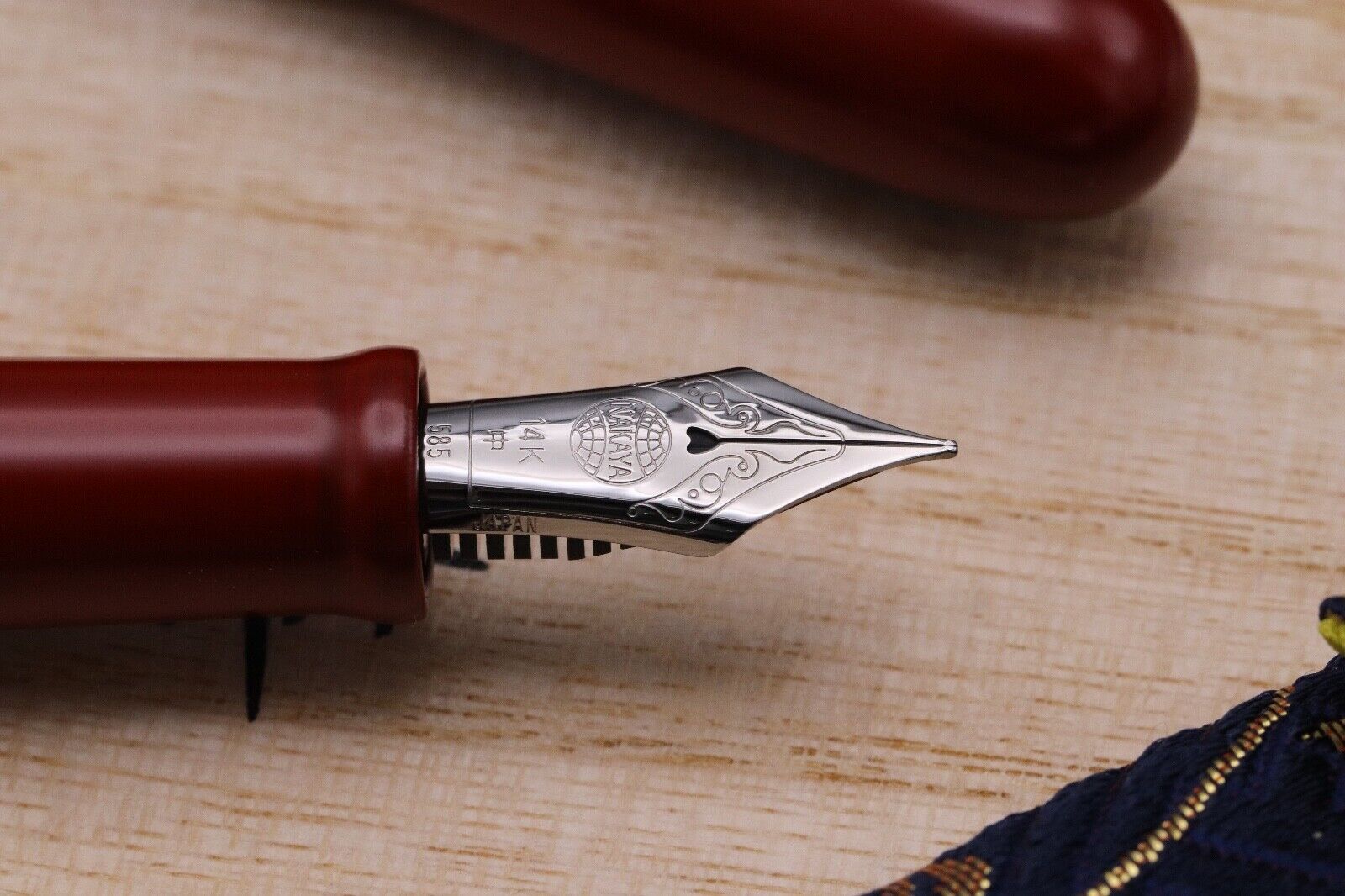 Nakaya Long Cigar Shu-nurihanashi Fountain Pen - UNUSED - Medium Ruthenium Nib image 2