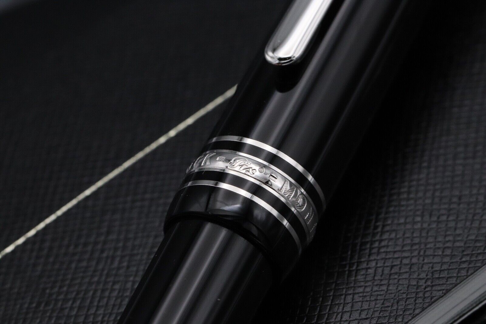 Montblanc Meisterstück 161 LeGrand Platinum-Coated Ballpoint Pen image 2