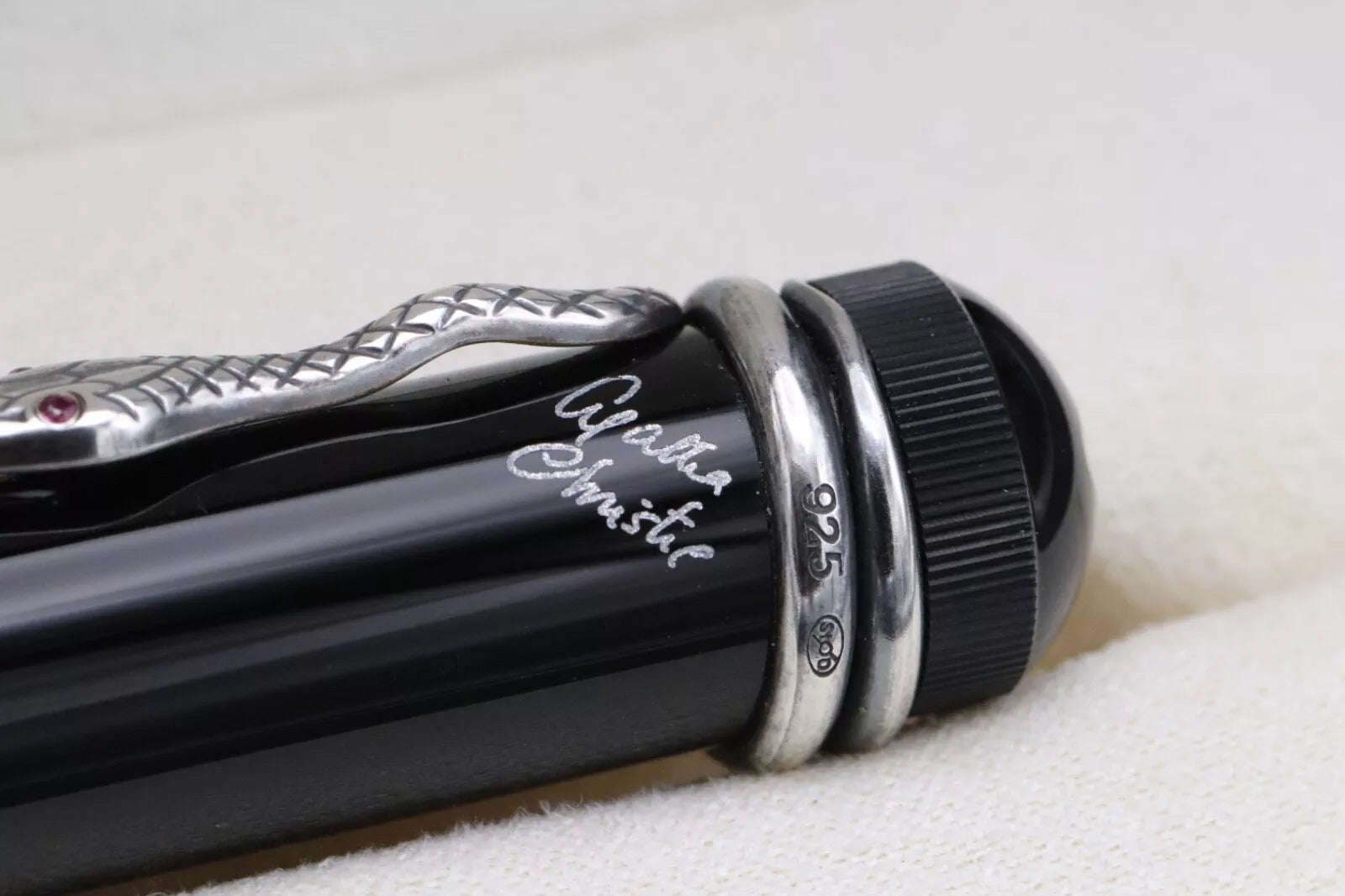 Montblanc Writers Edition Agatha Christie Fountain Pen - Fine Nib image 2