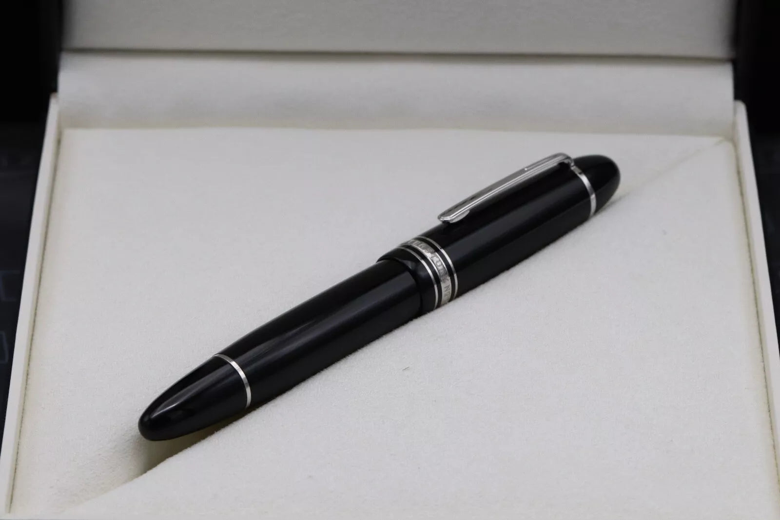 Montblanc Meisterstuck 149 Platinum Coated Fountain Pen image 7