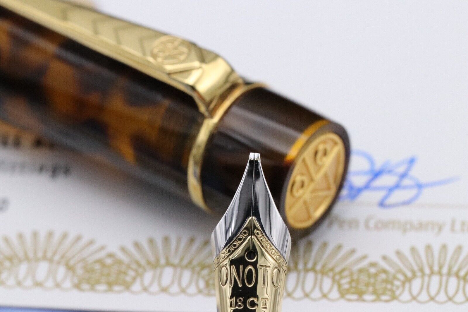 Onoto Magna Classic Tortoiseshell Fountain Pen - 18k Nib image 3