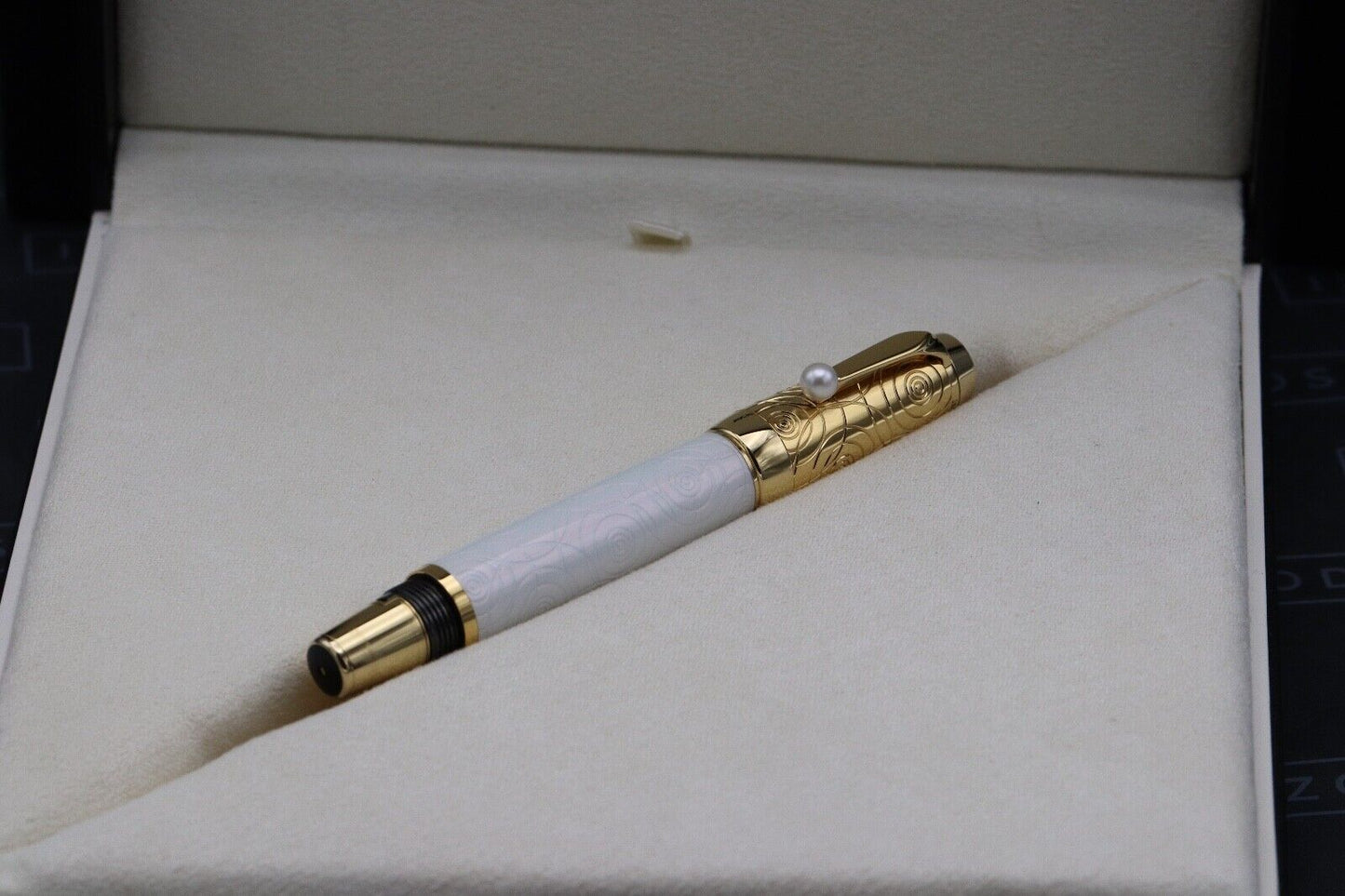 Montblanc Boheme Akoya Pearl Fountain Pen image 10