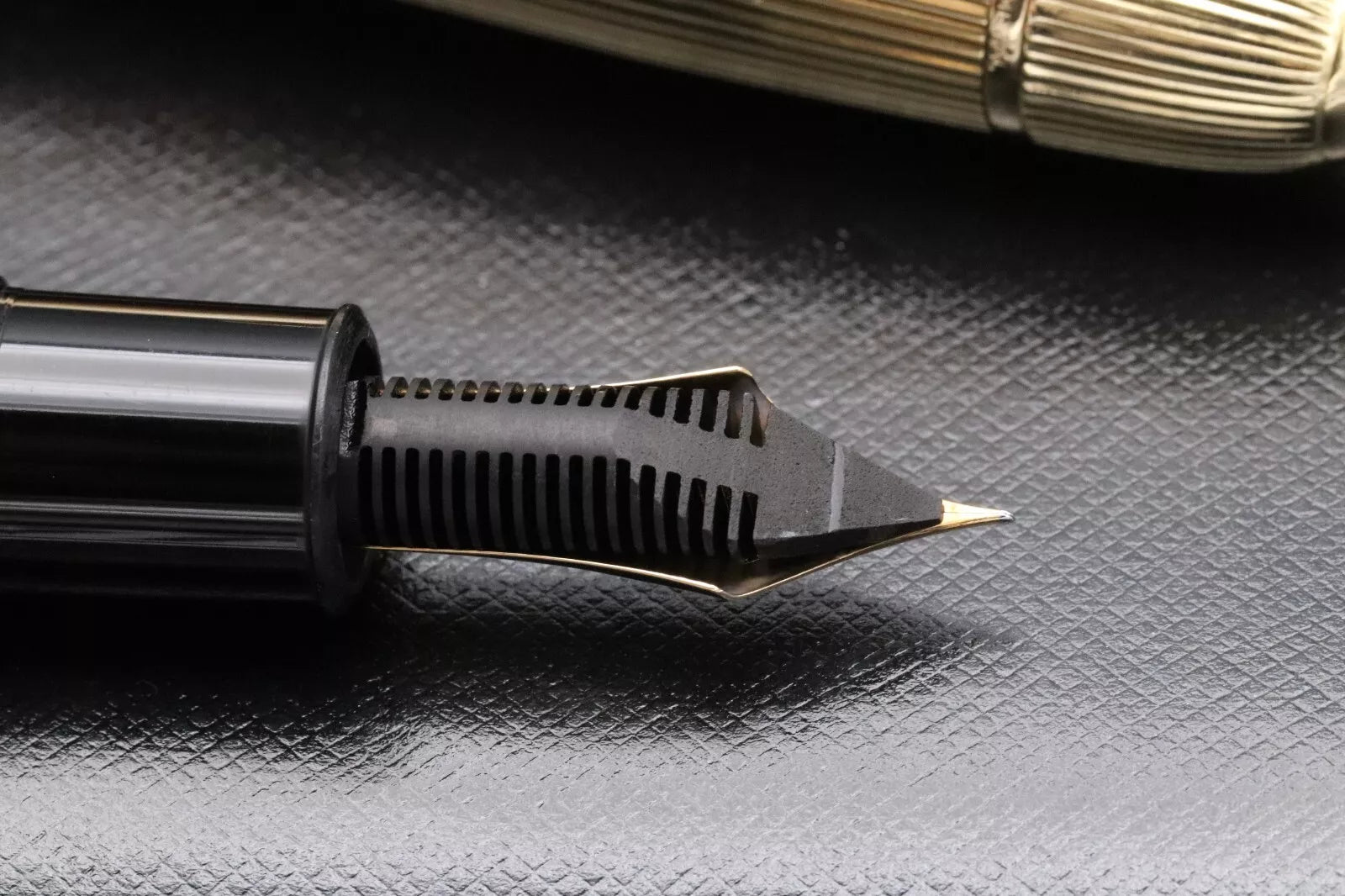 Montblanc Meisterstuck 149 Pinstripe Solid Gold Lefebvre Fountain Pen - EF Nib image 5