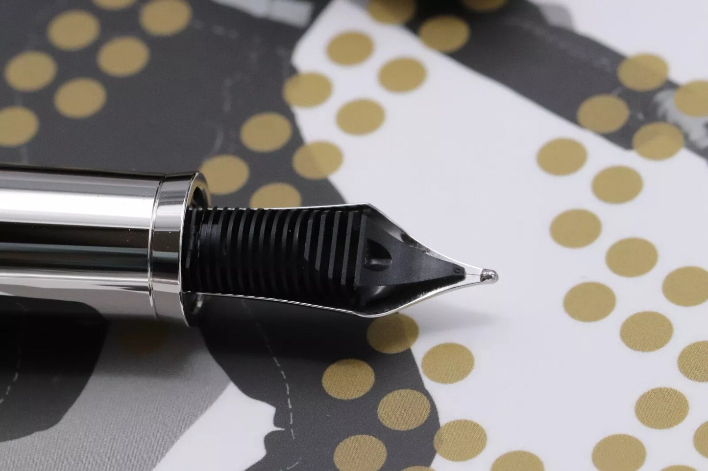 Montblanc Great Characters Elvis Presley Special Edition Fountain Pen - UNUSED image 6
