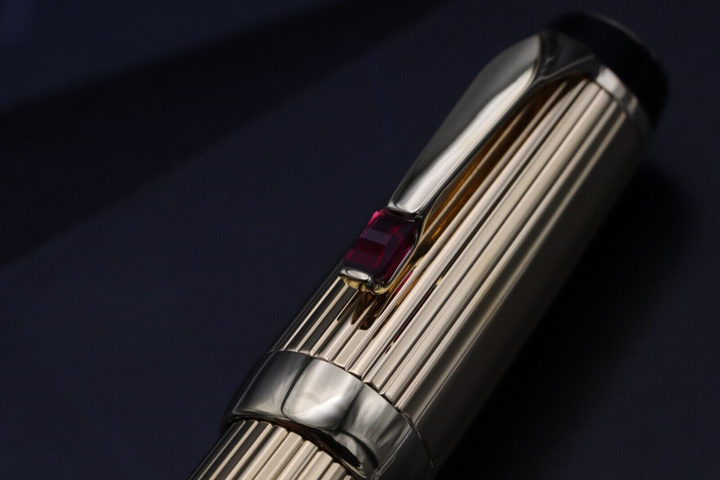 Montblanc Boheme Rouge Gold-Plated Fountain Pen - UNUSED - Broad Nib image 4