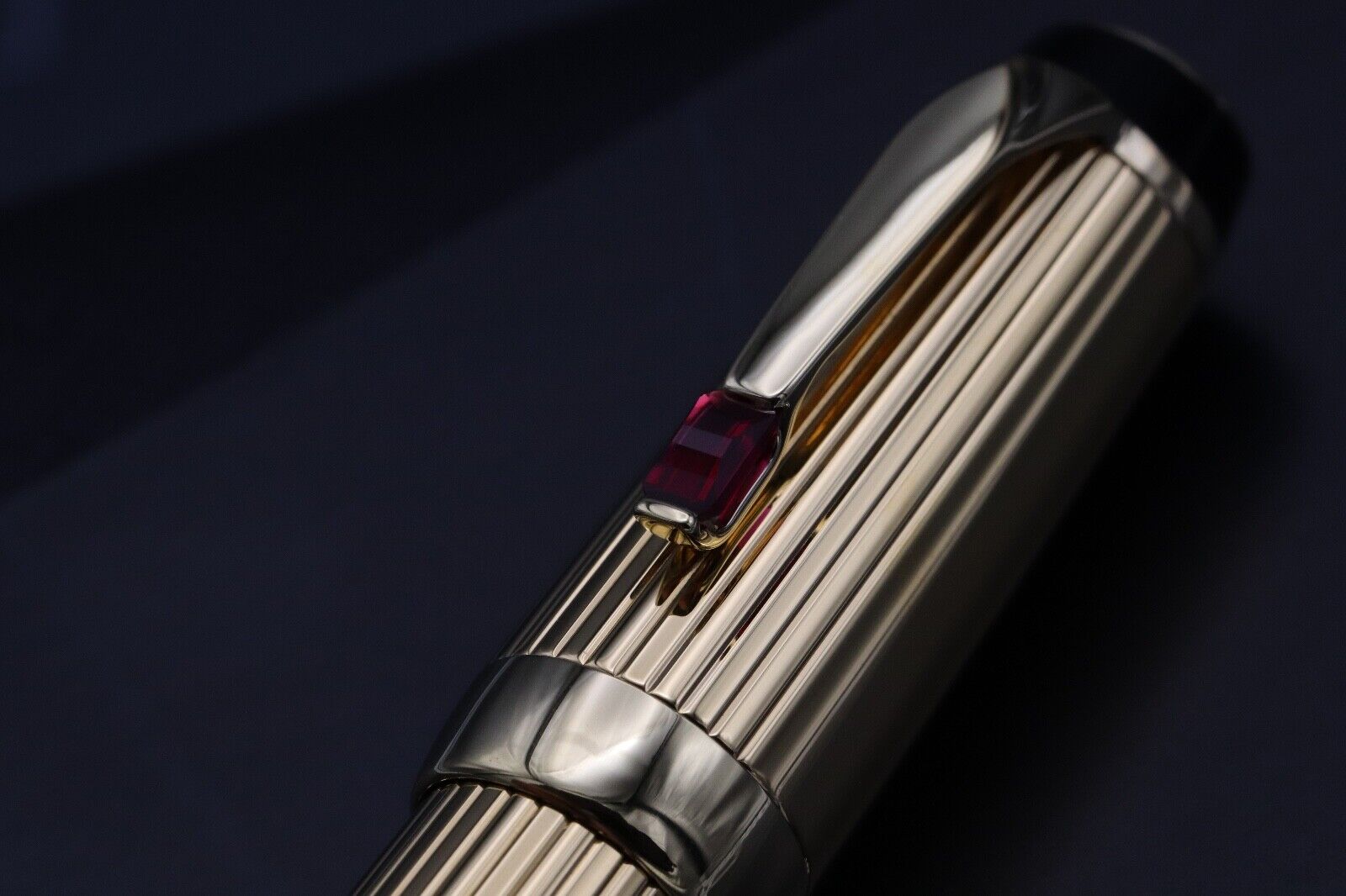 Montblanc Boheme Rouge Gold-Plated Fountain Pen - UNUSED - Broad Nib image 4