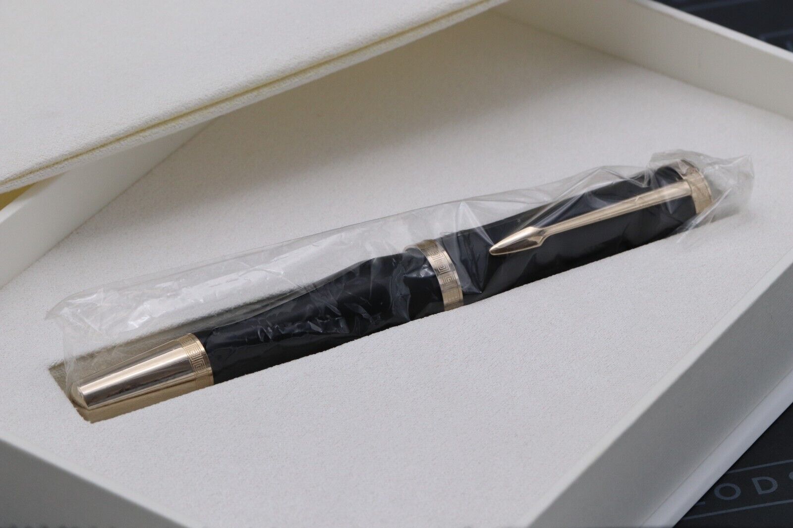 Montblanc Writers Edition Homage to Homer Fountain Pen image 9