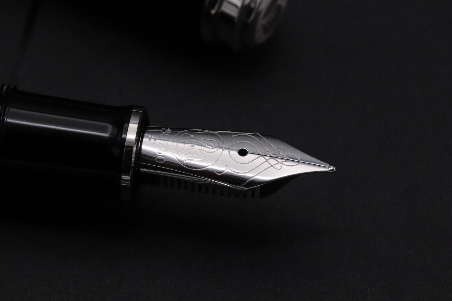 Pelikan Souveran M805 Blue Black Fountain Pen image 2
