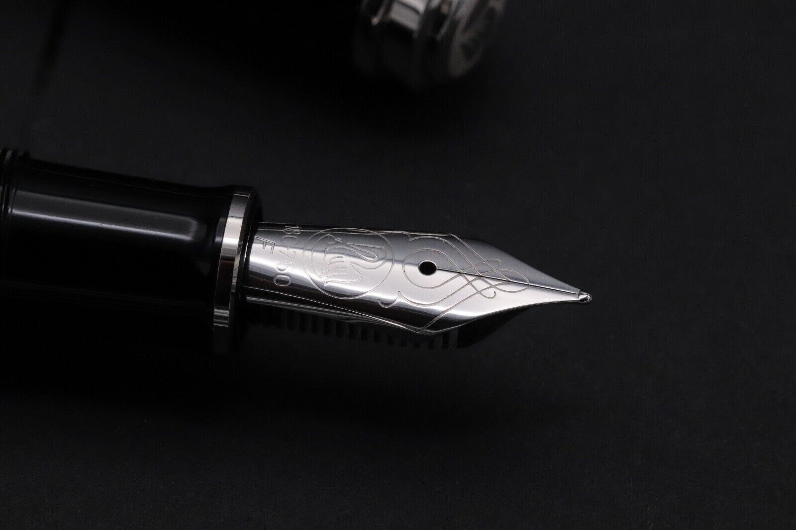 Pelikan Souveran M805 Blue Black Fountain Pen image 2