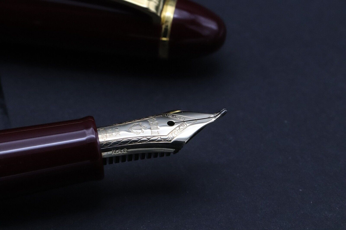 Sailor 1911 Burgundy GT Fountain Pen - Fude Nib image 2