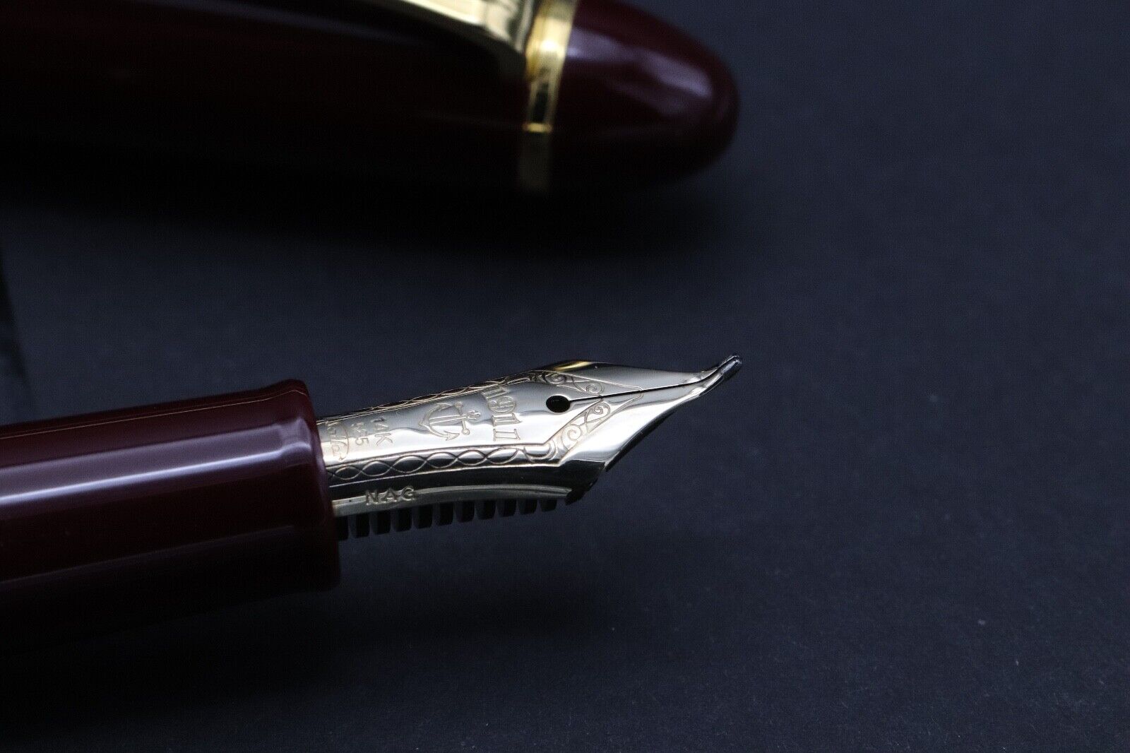 Sailor 1911 Burgundy GT Fountain Pen - Fude Nib image 2