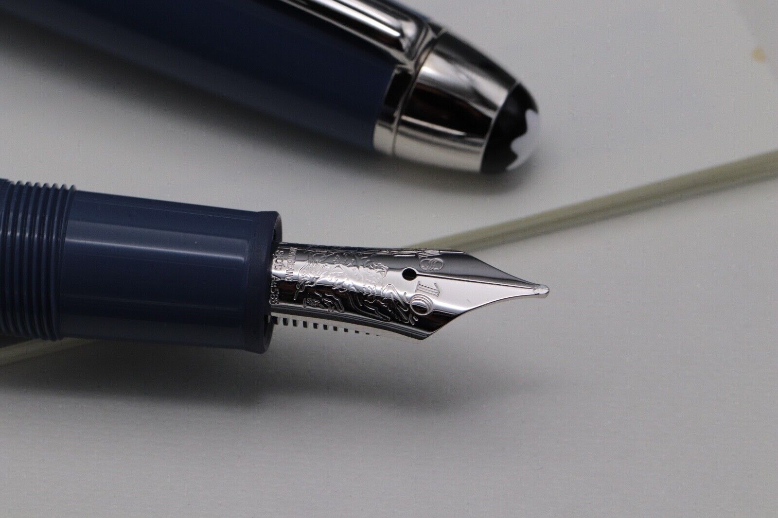 Montblanc Meisterstuck 146 LeGrand Glacier Fountain Pen image 2