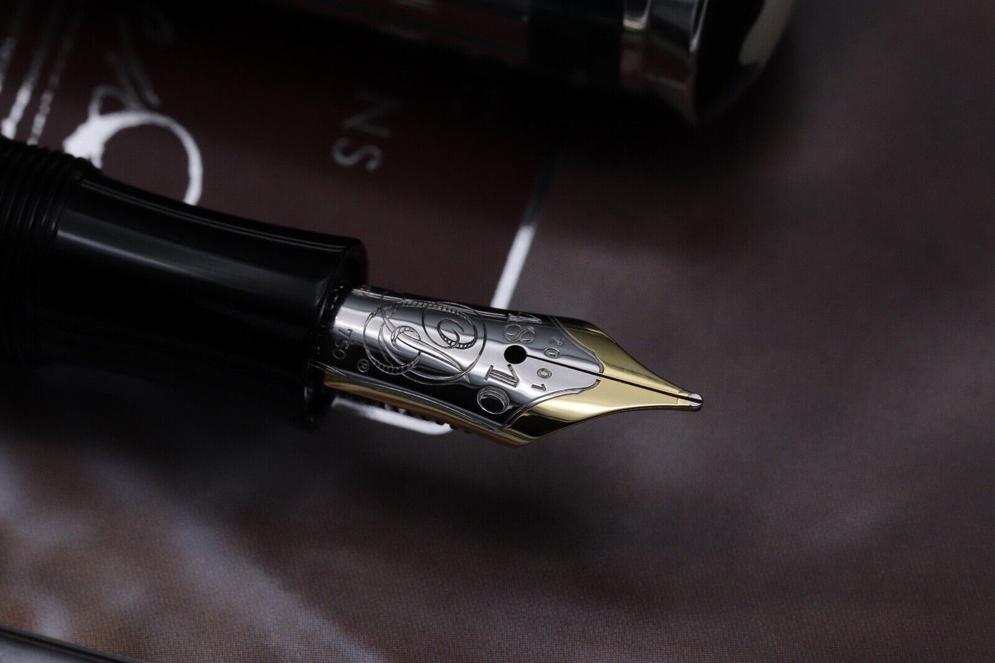 Montblanc Writers Edition Charles Dickens Fountain Pen - UNUSED image 2