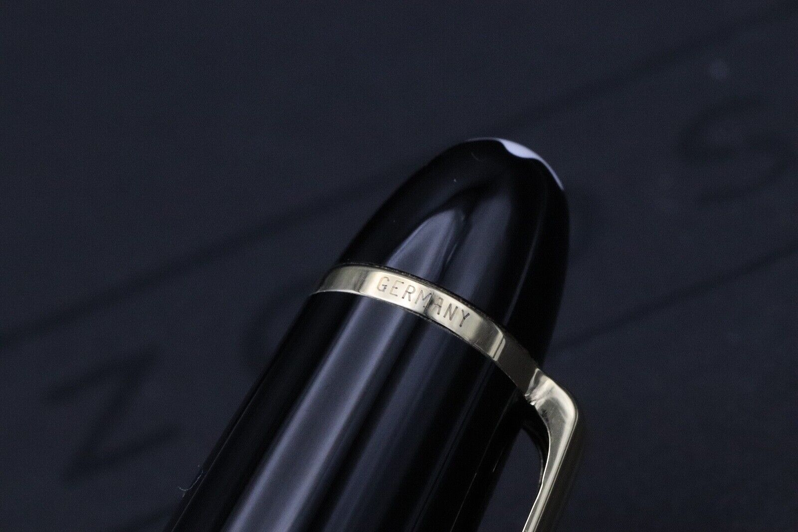 Montblanc Meisterstück 161 LeGrand Gold-Coated Ballpoint Pen image 4