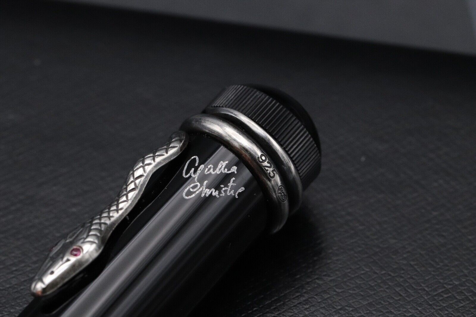 Montblanc Writers Edition Agatha Christie Fountain Pen - NEVER INKED - Fine Nib image 5
