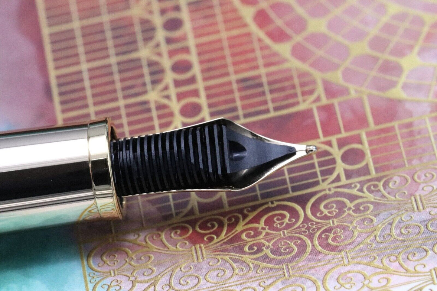 Montblanc Patron of Art Homage to Victoria 4810 Fountain Pen image 4