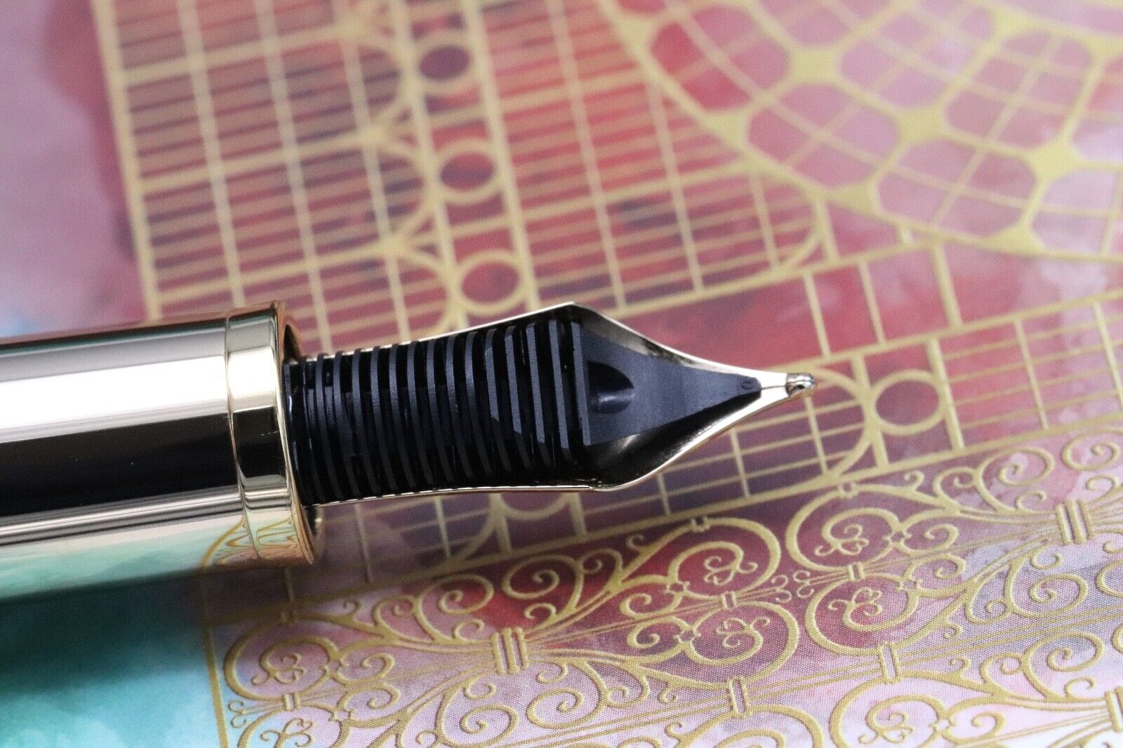Montblanc Patron of Art Homage to Victoria 4810 Fountain Pen image 4