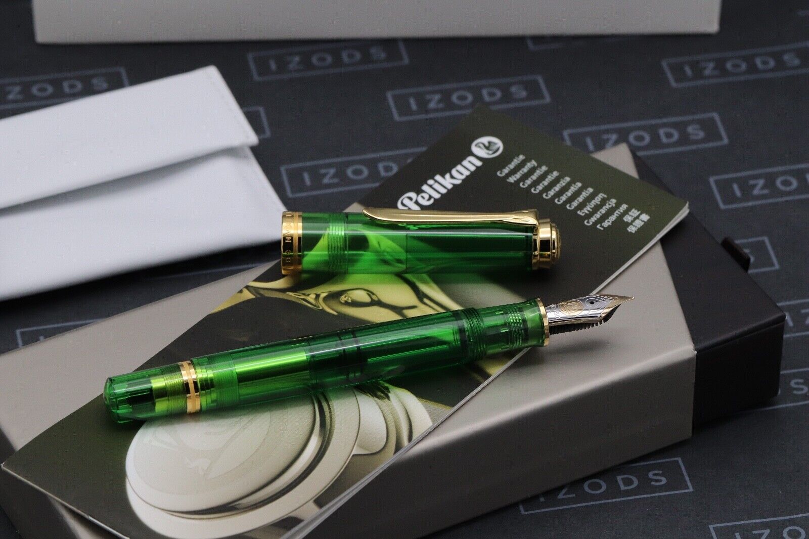 Pelikan M800 Green Demonstrator Special Edition Fountain Pen - UNUSED - EF image 1