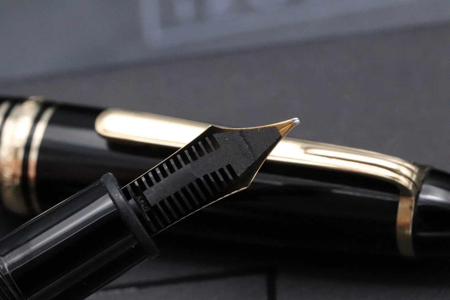 Montblanc Meisterstuck 146 LeGrand Gold Coated Fountain Pen - Monotone Nib image 3