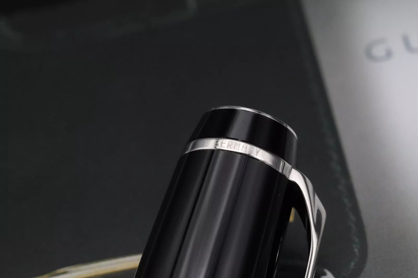 Montblanc Boheme Platinum Line No Stone Fountain Pen - Broad Nib image 6