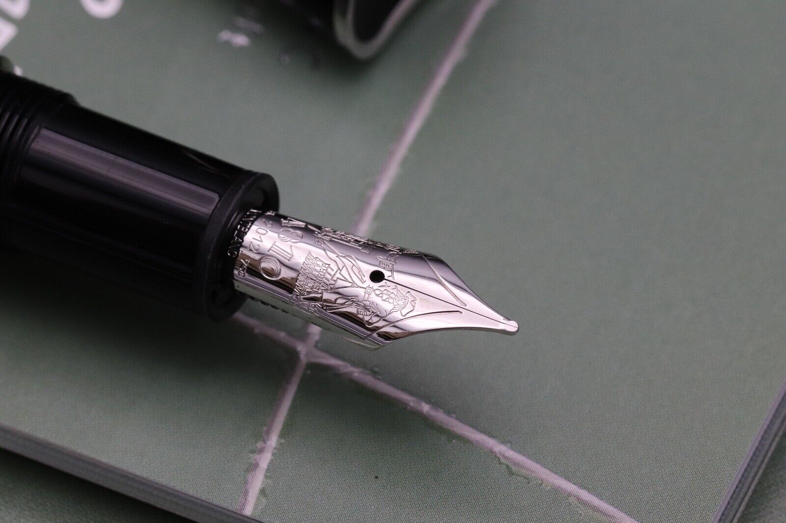 Montblanc Writers Edition Jonathan Swift Fountain Pen image 2