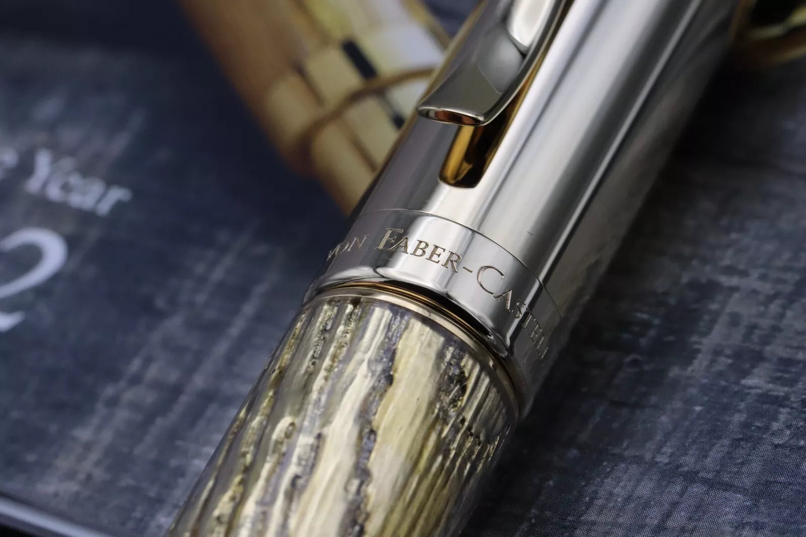 Graf von Faber-Castell Pen of the Year 2012 Oak Wood Fountain Pen - UNUSED image 7