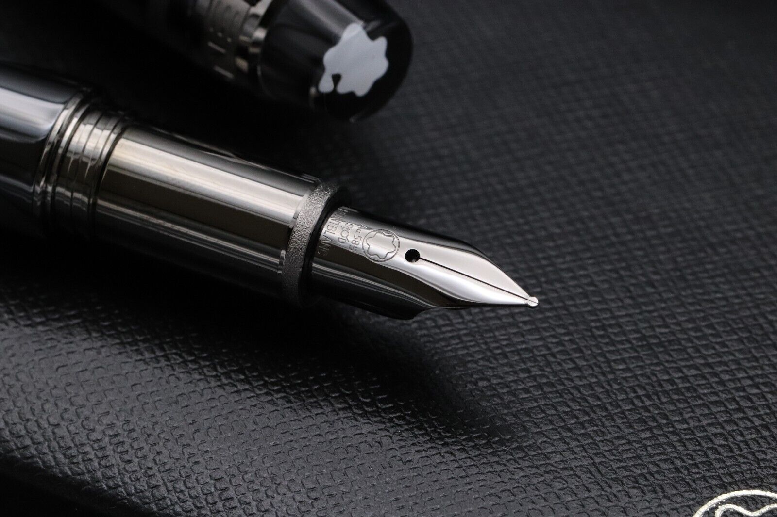 Montblanc Starwalker Black Ceramics Fountain Pen - UNUSED image 2