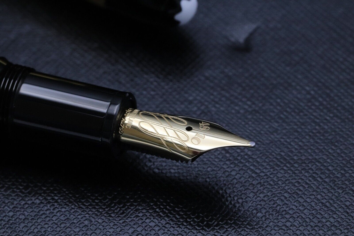 Montblanc Meisterstuck 146 LeGrand Solitaire Gold Leaf Fountain Pen - Flex Nib image 2