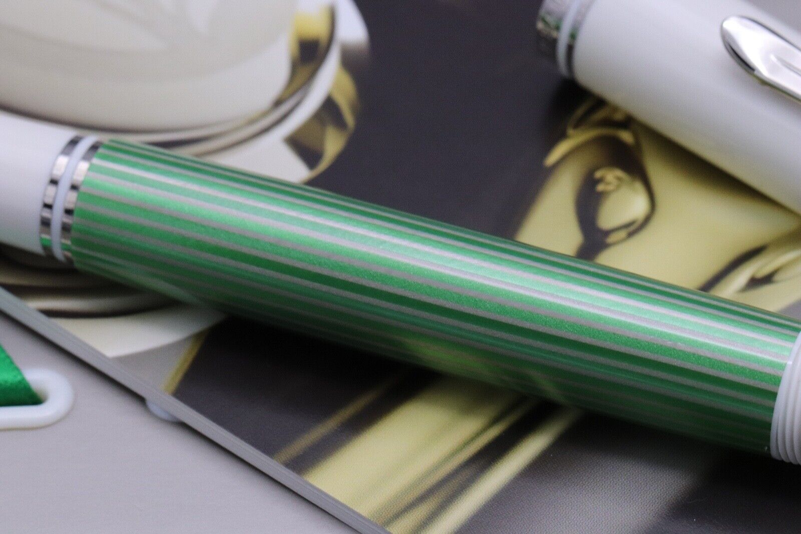 Pelikan Souveran M605 Green White Fountain Pen image 3