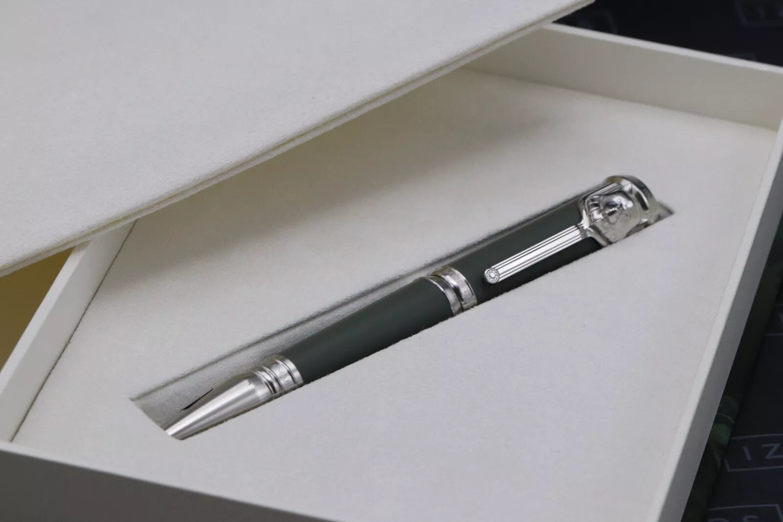 Montblanc Writers Edition Rudyard Kipling Fountain Pen – UNUSED - EF Nib image 4