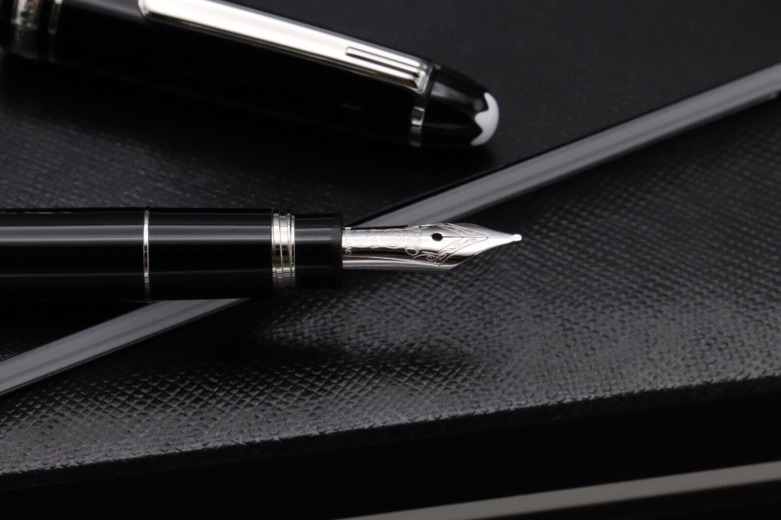 Montblanc Meisterstück 114 Mozart Platinum Coated Fountain Pen - UNUSED image 2