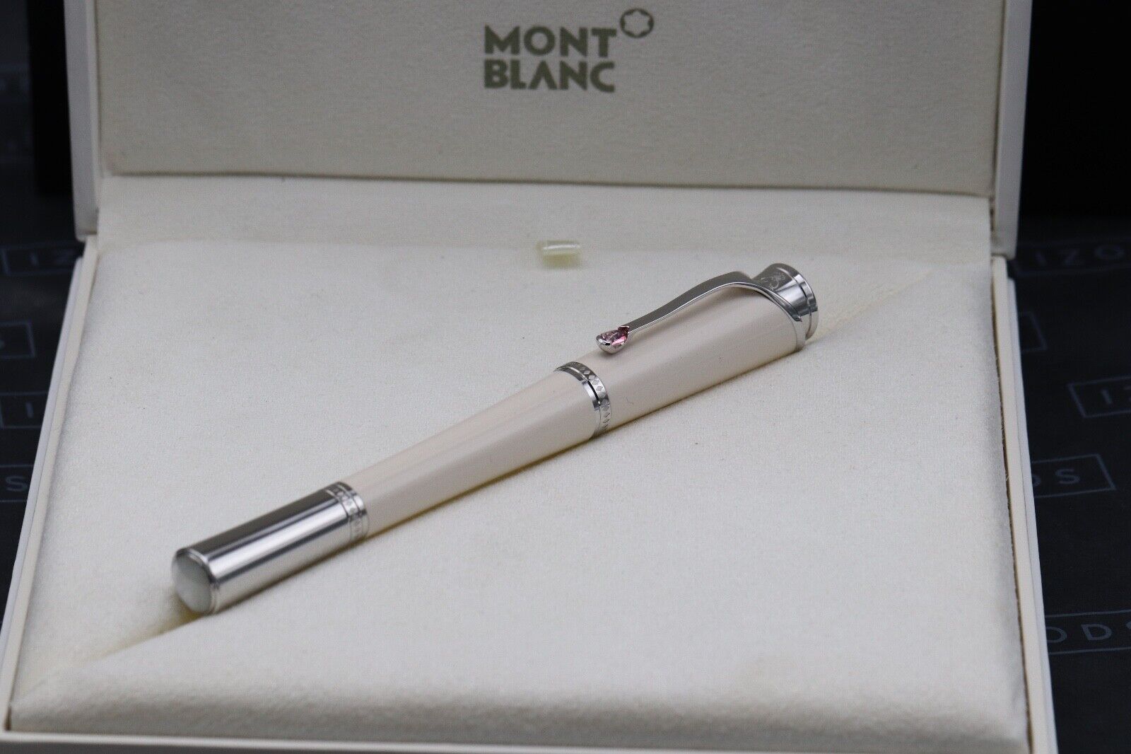 Montblanc Princesse Grace de Monaco Ivory-Resin Fountain Pen – IZODS