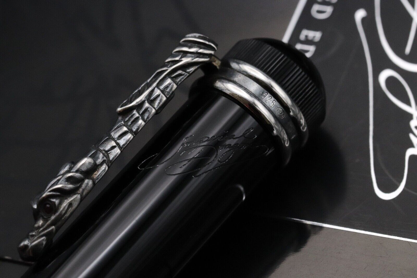 Montblanc Writers Edition Imperial Dragon Fountain Pen - Broad Nib image 4