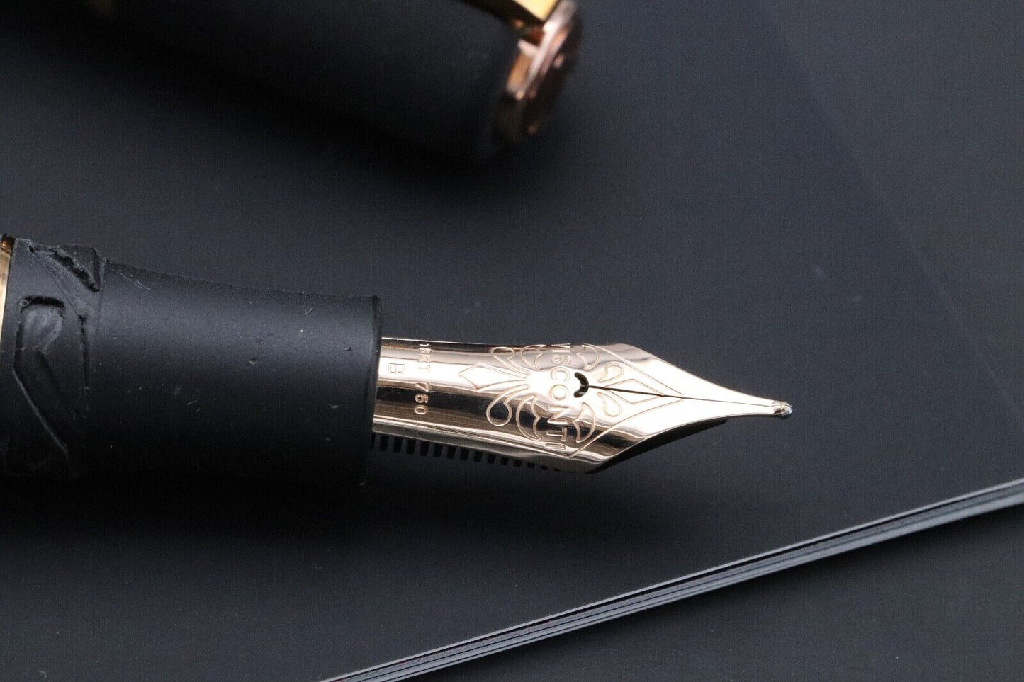 Visconti Homo Sapiens Bronze Age Fountain Pen - UNUSED - 18k Broad Nib image 2
