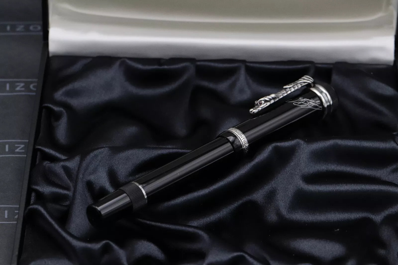 Montblanc Writers Edition Imperial Dragon Fountain Pen - NEVER INKED image 10