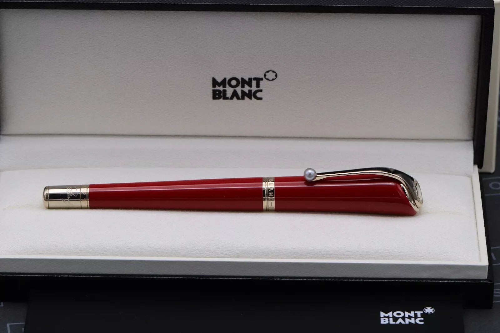Montblanc Muses Marilyn Monroe Red Special Edition Fountain Pen image 8