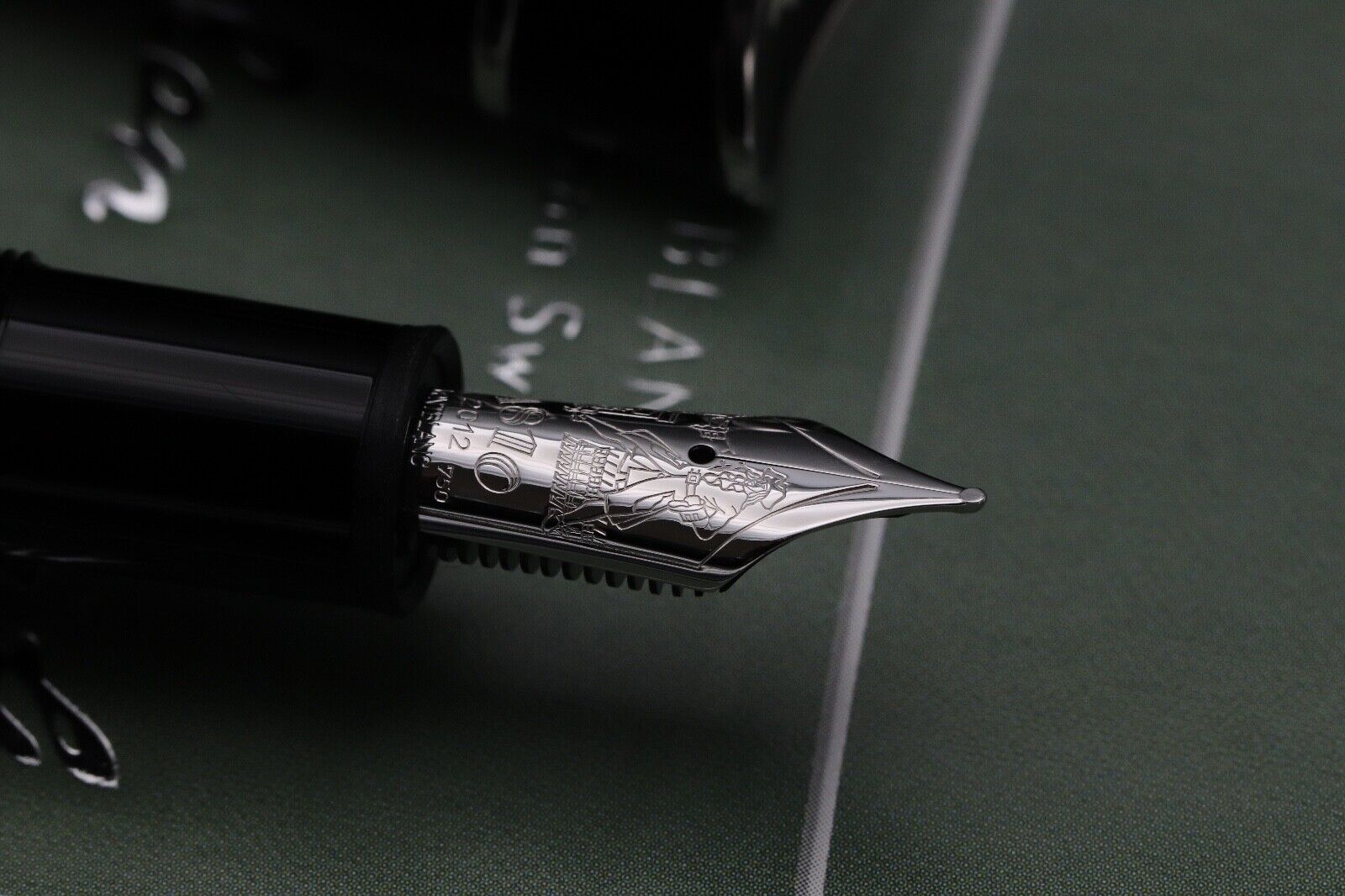 Montblanc Writers Edition Jonathan Swift Fountain Pen - UNUSED image 2