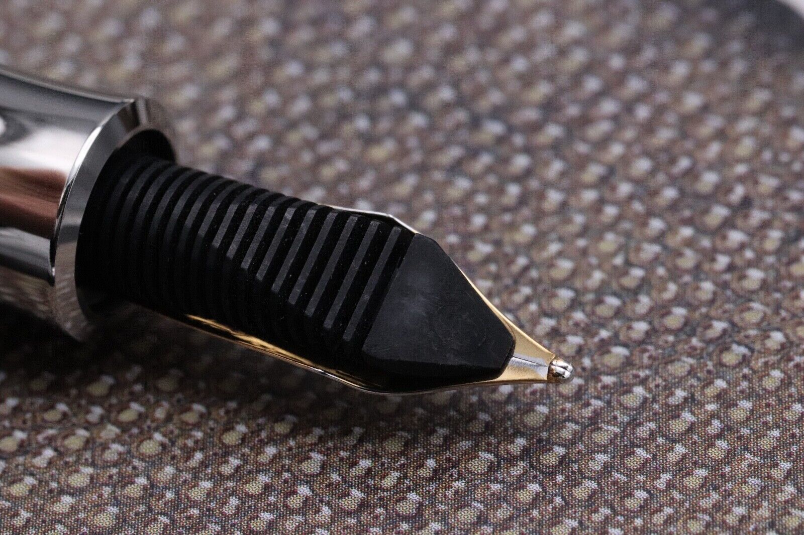 Graf von Faber-Castell Pen of the Year 2005 Galuchet Fountain Pen - UNUSED image 3
