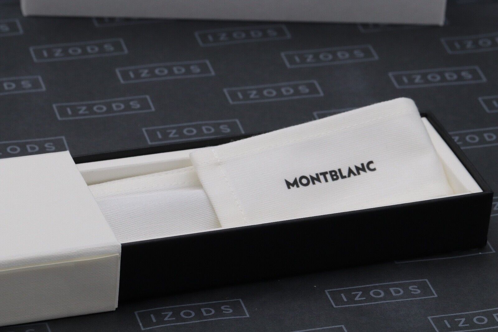 Montblanc Starwalker Ultra Black Precious Resin Rollerball Pen - UNUSED image 5