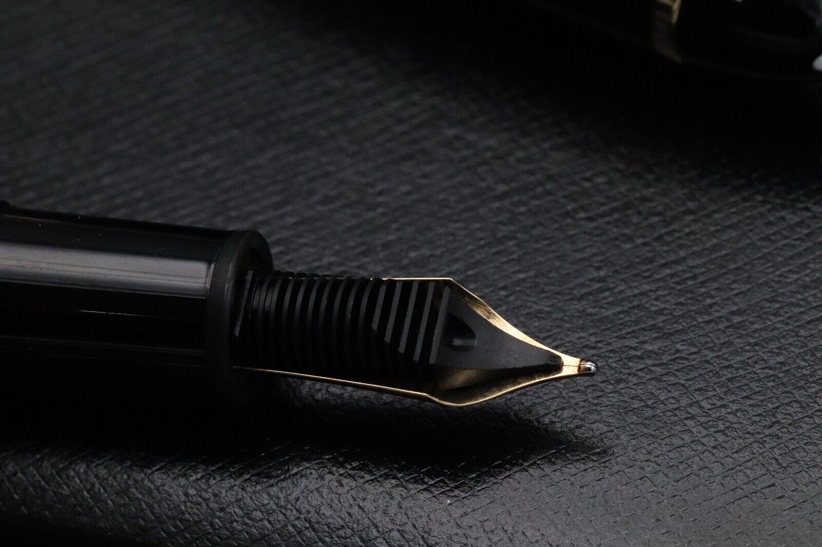 Montblanc Meisterstuck 146 LeGrand Gold-Coated Fountain Pen image 3
