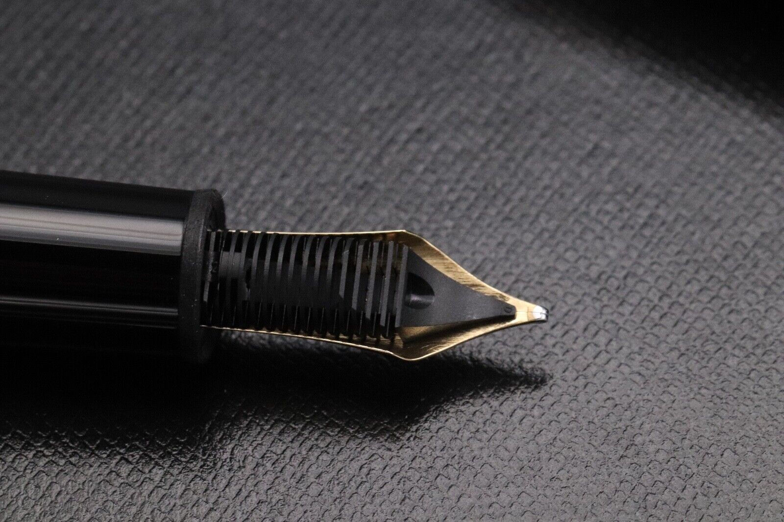 Montblanc Meisterstuck 146 LeGrand Gold-Coated Fountain Pen - Serviced by MB Oct 2024 image 3