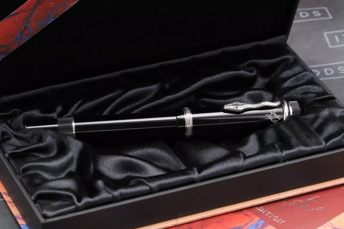 Montblanc Writers Edition Agatha Christie Fountain Pen - Fine Nib image 9