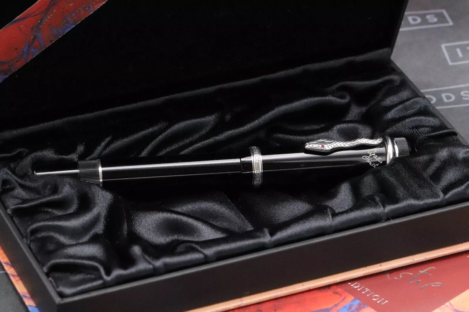 Montblanc Writers Edition Agatha Christie Fountain Pen - Fine Nib image 9